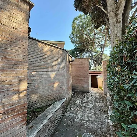 Spacious Loft In Aventine Area *